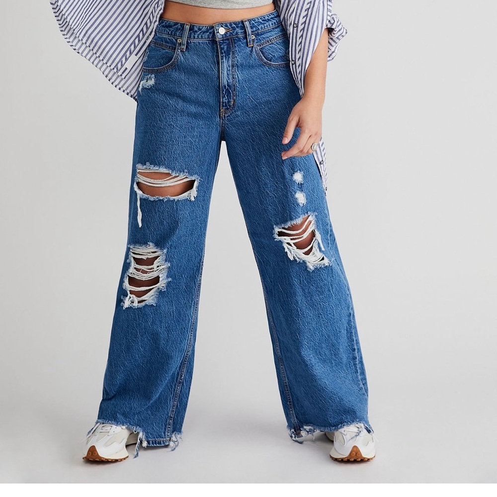 CRVY destructed wide leg jeans Free People NWOT